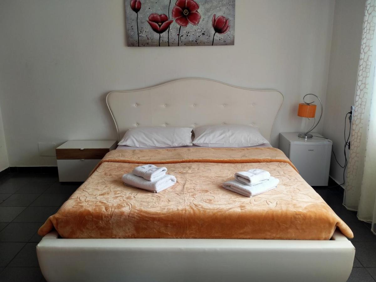 Orange Villa Hotel Τίρανα Δωμάτιο φωτογραφία
